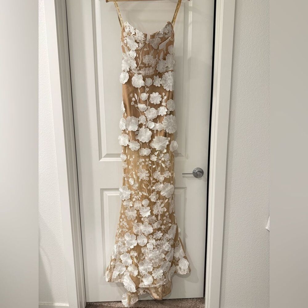 NWOT BRONX AND ABNCO Jasmine Strapless Floral Wedding Bridal Gown in White - Picture 4 of 11